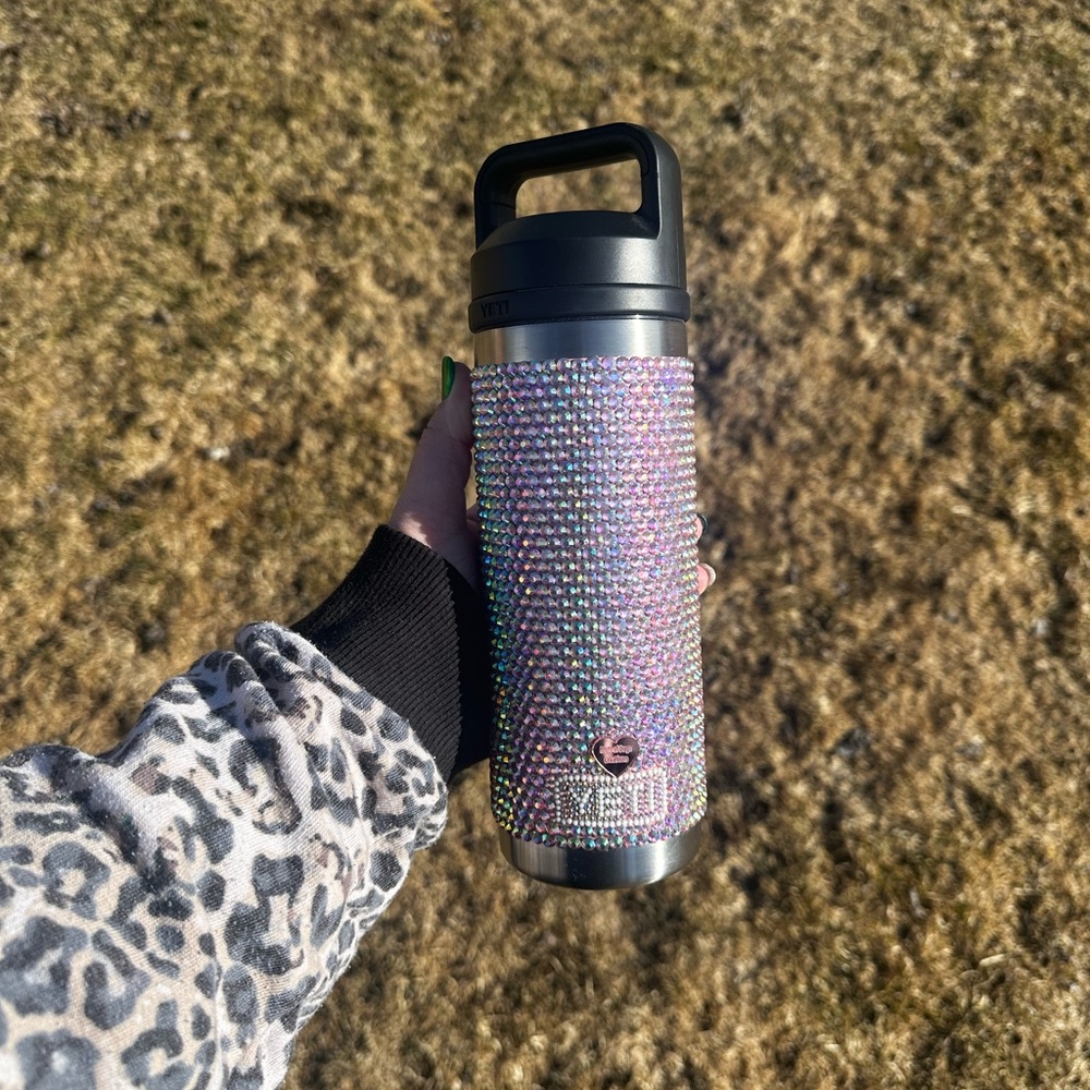 Yeti 18 oz Rhinestone water bottle